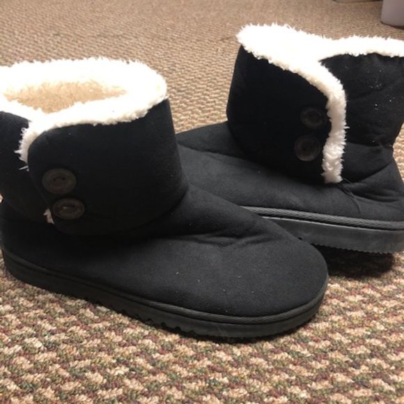 Fuzzy black boots - Picture 2 of 5